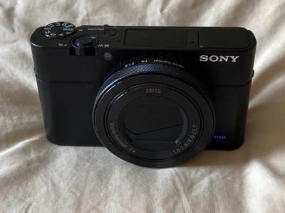 SONY RX100 V CAMERA 20.1 MP 4K VIDEO - Image 1 of 4