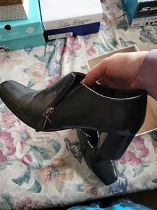 franco sarto stiefel schwarz leder Gr. 9m Beschreibung lesen  - Bild 1 von 9