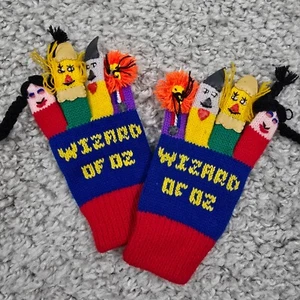 Vintage Wizard of OZ Kids Gloves Finger Puppets Knit 80s - Picture 1 of 5