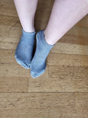  Socken und weitere Kleidung getragen Farbe kann ausgesucht werden - Bild 1 von 3