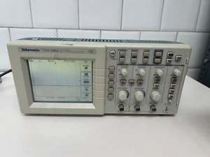 oscilloscopio digitale tektronix tds1002 - Foto 1 di 1