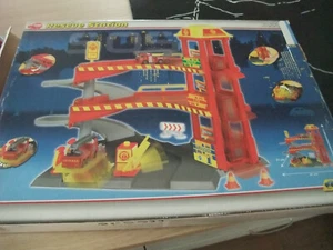 feuerwehr station, Fire Station, Rescue Station, Dickie Toys, mit Feuerwehr Auto - Bild 1 von 7
