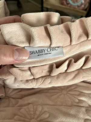 Shabby Chic,由 Rachel Ashwell 于 1989 年创立的生活方式品牌。 — 第 1/2 张图片