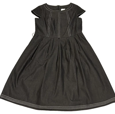 Vestido Emma & Michelle negro ajustado y acampanado talla 10 estampado en contraste, manga corta  Foto 1 de 4