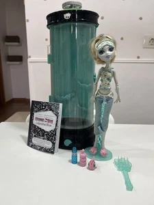 Monster High Dead Tired Lagoona Blue Con sus Accesorios - Imagen 1 de 6