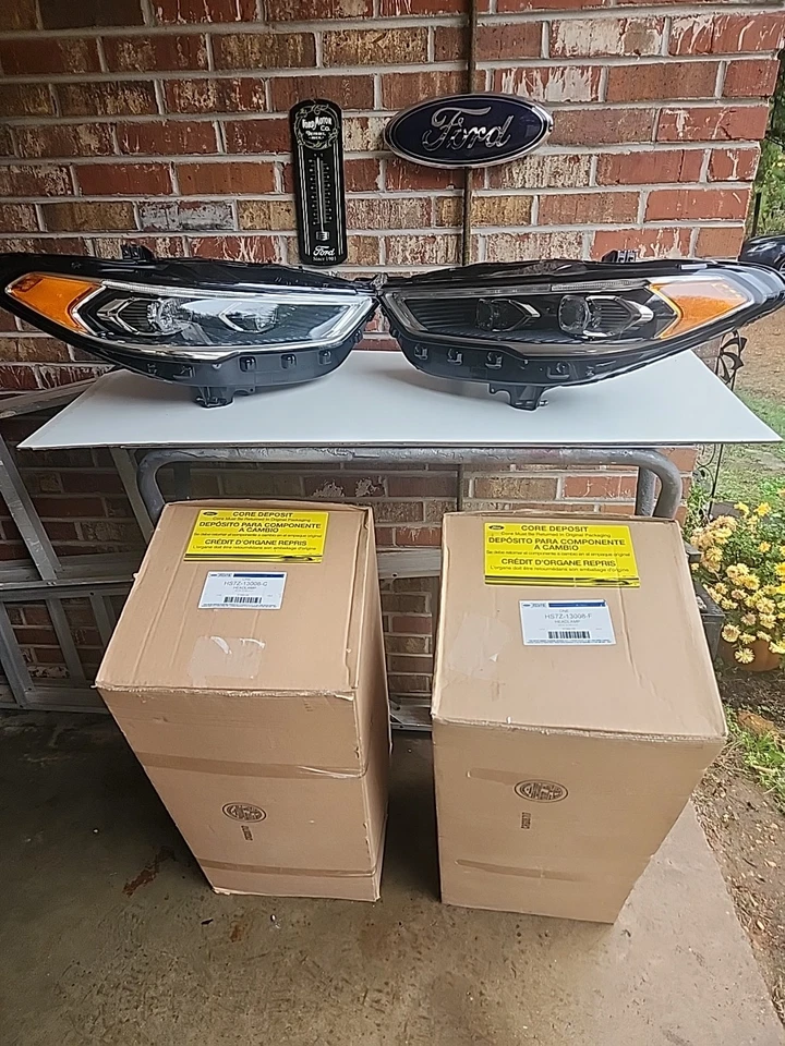 2017/19 L/R Ford Fusion Complete With Control Modulars Brand New Genuine Ford - Image 1 of 4