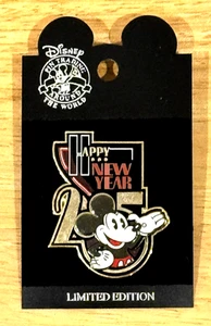 2005 DISNEY MICKEY MOUSE HAPPY NEW YEAR CAST MEMBER EXCLUSIVE LE 1500 PIN CARD - Bild 1 von 5