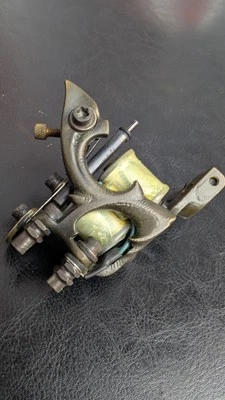 Forro de bronce Aaron Cain Acantha Jones  Foto 1 de 4