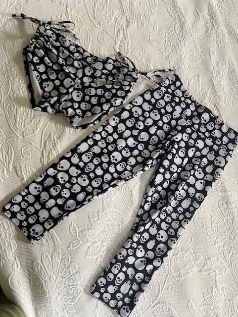 onzie small medium yoga workout capri pants and shorts Skull print black white - Image 1 of 1