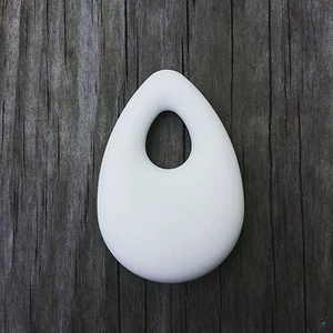 1 colgante de lágrima blanca de silicona - grado alimenticio / libre de BPA para cuentas sensoriales - Imagen 1 de 1