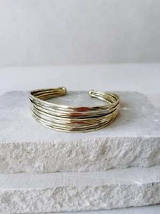 Armreif aus Messing gehämmert, Verstellbarer mehrreihiger Armreif, schlichter go - Picture 1 of 8