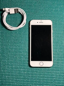 Apple iPhone 8 - 64GB - Gold (Unlocked) A1863 (CDMA + GSM) - Afbeelding 1 van 10