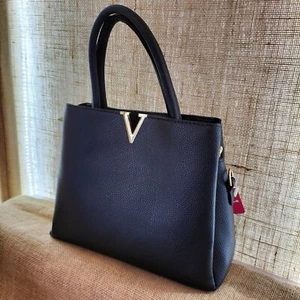 Handtasche Damen Handtasche V schwarz mit Schulterriemen Lederoptik - Bild 1 von 2