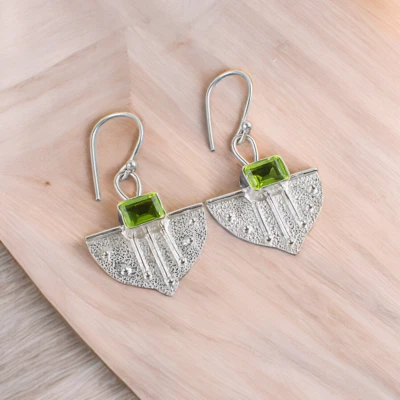 Green Perido Gemstone Dangle Earring 925 Sterling Silver Handmade Jewelry Gift - Image 1 of 3
