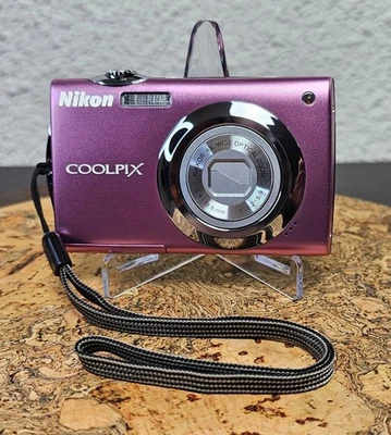 Nikon Coolpix S4000 in Pink 12MP 4X Optical Zoom + Accessories Bundle - Image 1 of 4