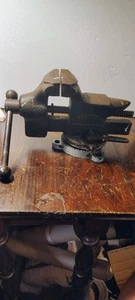 Vintage Littlestown PA No. 25 Bench Vise w/ 3-1/2" Jaws Swivel Base USA - Picture 1 of 16