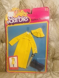 Vintage 1981 Mattel Barbie Fashion Favorites Vinyl Raincoat/Hat/Umbrella/Boots - Picture 1 of 1
