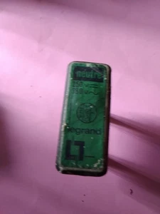 Legrand Porzellan Sicherungshalter Spindel 9 mm Abstand 3 cm Neutrale Sicherung  - Bild 1 von 2