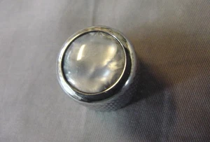 PERILLA DE GUITARRA CROMADA PUSH-ON CON PERLA GRIS - Imagen 1 de 4