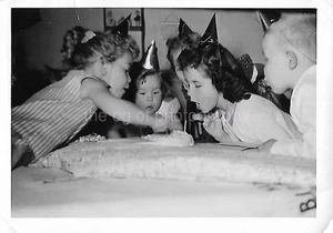 FOTO ENCONTRADA VINTAGE DEL SIGLO XX negra+blanca ORIGINAL 57 44 Y CÓMO ROLLED - Imagen 1 de 1