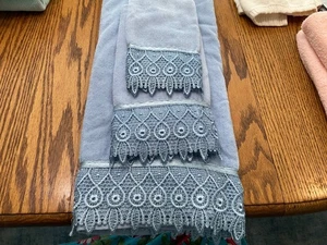 VINTAGE Towel Set blue eyelet Bath, Hand, Washcloth - Picture 1 of 3