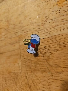 Vintage Smurf Enamel PIN 1980 80s Kid (E) - Picture 1 of 2