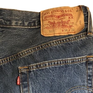 Pantalones de mezclilla vintage Levis 501 para hombre 36x30 pierna recta botón mosca negro patinador Y2K - Imagen 1 de 3