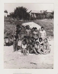 Affectionate Handsome Young Men Shirtless Muscular Bulge Trunks Beach Gay Int - Picture 1 of 1