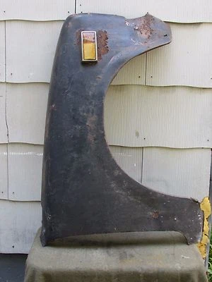 Vintage Honda 600 Coupe right fender with damage Foto 1 de 3