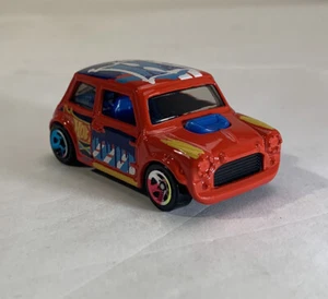 Hot Wheels Morris Mini Red Loose - Picture 1 of 9