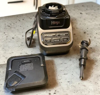 Unidad base Ninja Professional 1000 vatios para licuadora BL610 con hoja y tapa PROBADA Foto 1 de 4