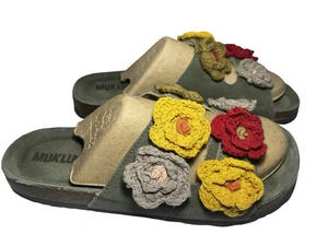 Muk Luks Sandals Womens Size 8.5 Green Suede Floral Crochet Flowers Slides - Picture 1 of 7