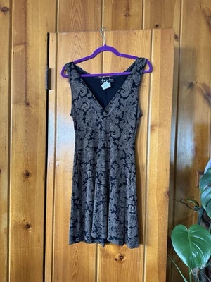 Vestido Vintage All That Jazz Sin Mangas Cuello en V con Patrón Paisley Foto 1 de 2