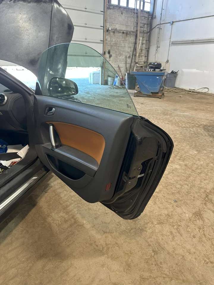 Used Front Right Door Assembly Front fits: 2008 Audi TT R. Conv Front Right Grad - Imagem 1 de 4