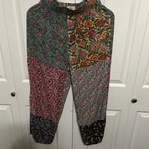 NATURAL LIFE Mimi Small Patchwork Blumenmuster Boho Hippie Hose weites Bein Crop - Bild 1 von 4