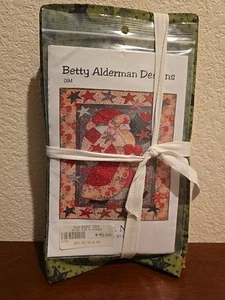 Betty Alderman Designs Christmas Old St Nick Santa Quilt Pattern With Fabric - Picture 1 of 10