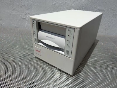 Compaq DLT 8000 external drive DLT8000 40/80Gb 152728-002 154872-002 TH8BL-CM  - Image 1 of 4