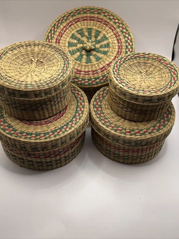 Vintage Handwoven Straw Round Basket with a Lid Cover