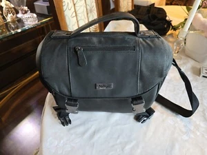 BLACK NIKON 17001 SHOULDER CARRY BAG FOR CAMERA AND LENSES FREE SHIPPING - Picture 1 of 5