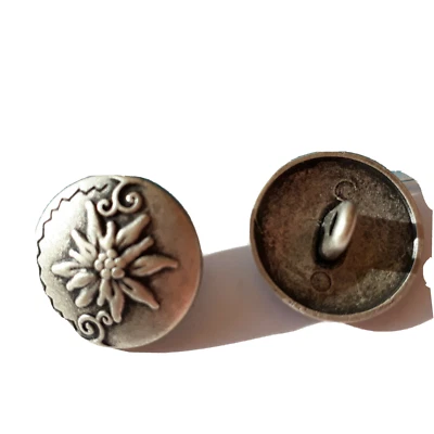 1 cappotto giacca bottoni metallo bigiotteria argento anticato motivo nobile ... - Immagine 1 di 3