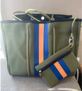 New Large Neoprene Tote Bag w/Zipper Wristlet - Picture 1 of 2