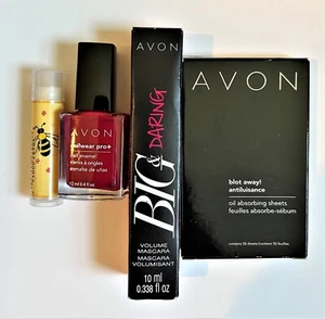 Bálsamo labial Avon, esmalte de uñas rojo revelador, rímel negro, hojas secantes - Imagen 1 de 1