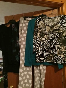 BRAND NEW LOT OF 5 WOMEN'S SIZE SMALL CLOTHING - Picture 1 of 10