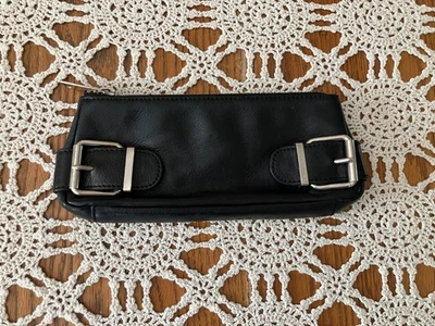 Bolso sin asas Banana Republic delgado de cuero negro con cierre de cremallera herrajes plateados Foto 1 de 4
