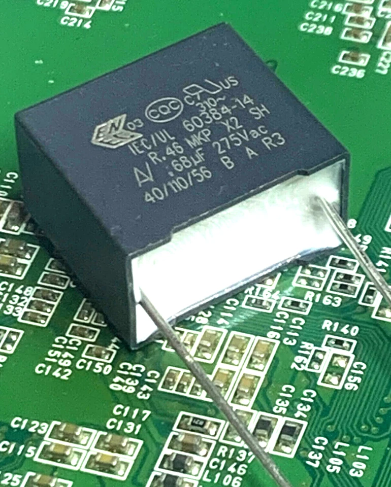 Kemet 0,68uF 680nF 275VAC Condensatore X2 Polipropilene P.15mm 18x10x16mm