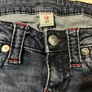 True Religion Women's Low Rise Jeans Size 27 Skinny Dark Wash Red Stitching - Picture 1 of 4