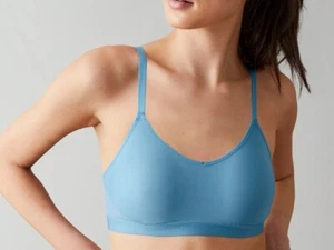 b.tempt'd by Wacoal NIAGARA b.active Wireless Sports Bra Size Medium 910305 - Picture 1 of 3