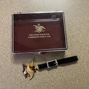 Vintage Anheuser Busch Adler Emaille Balfour Bud Budweiser Uhr Anhänger 1980 mit Box - Bild 1 von 11