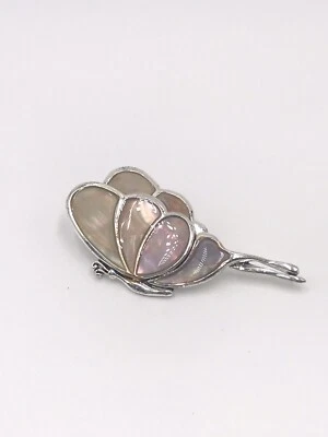 Colgante/broche convertible tono plata madreperla incrustación mariposa Foto 1 de 4