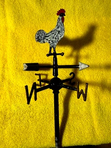 Miniatur Antik Hahn Wetterfahne Windrichtung Wirbel Art Deco Messing - Bild 1 von 7